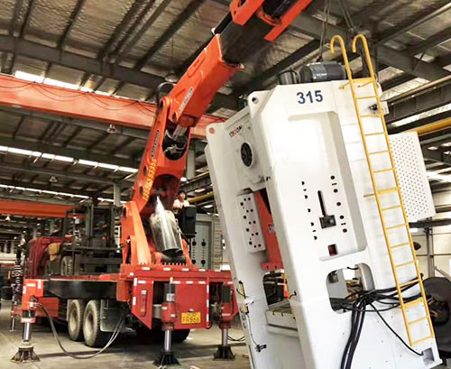 沾化附近随车吊出租，轻松解决运输难题