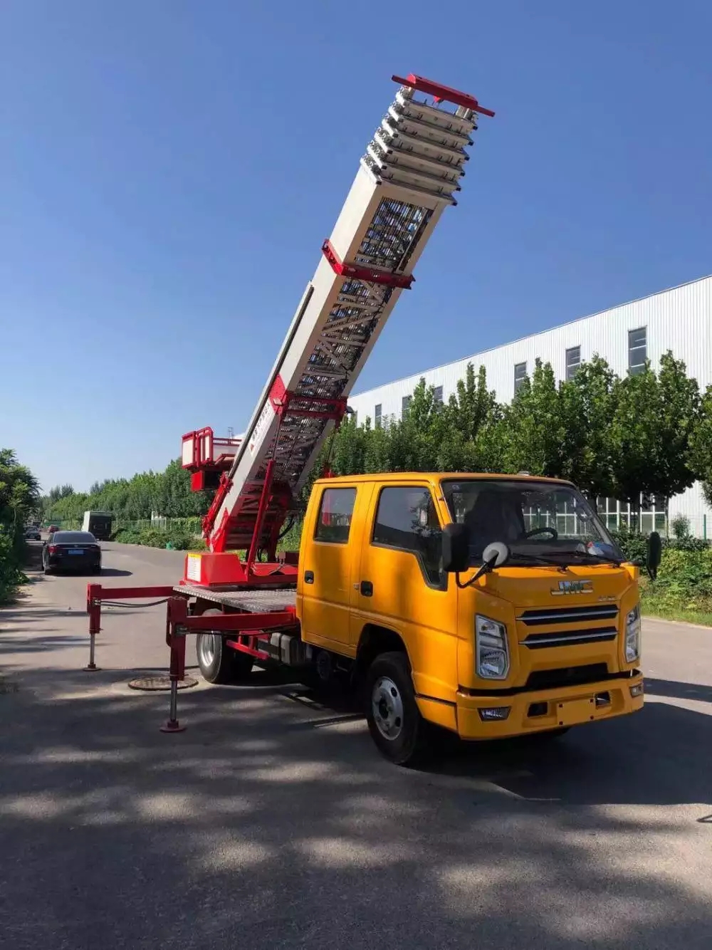 沾化附近的云梯车出租服务：轻松解决高空作业需求