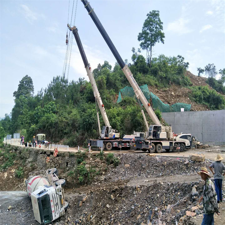 沾化汽车掉沟里叫吊车救援要多少钱
