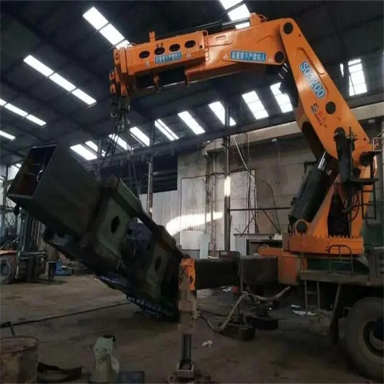 沾化130吨折臂吊车出租吊机租赁附近电话